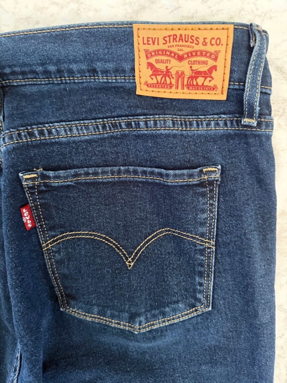 Levi's Women's Straight Leg Jeans in Dark Blue Denim - Picture 3 of 4